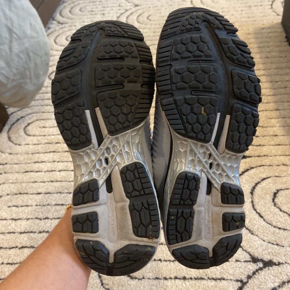 ASICS - Picture 3 of 4